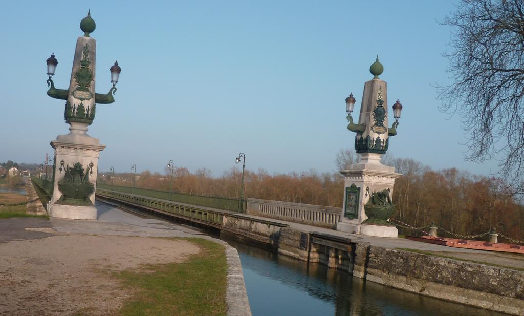 Chambre D'Hotes Face A Бриар Экстерьер фото